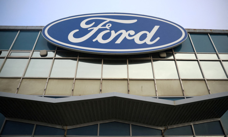 La señalización se ve fuera de la planta de transmisiones Ford Halewood en Liverpool, Gran Bretaña.