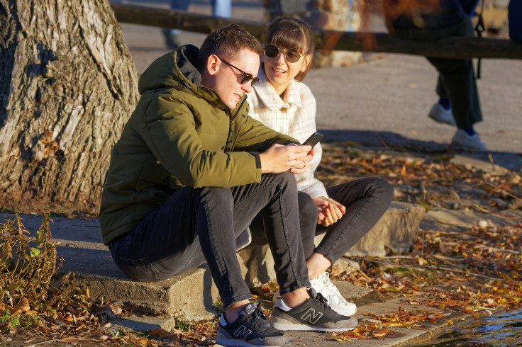 pareja parque otoño niño niña