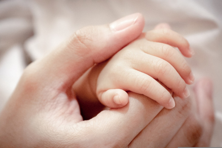 la mano de un bebe