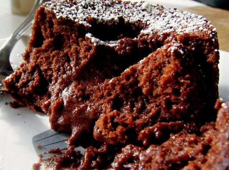 El pastel de chocolate para el desayuno ayuda a las personas que hacen dieta a perder peso