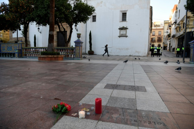 Algeciras está celebrando un día de luto con los residentes llamados a unirse a una manifestación frente a la iglesia de Nuestra Señora de La Palma, donde fue asesinado el sacristán.
