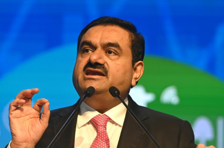 El hombre más rico de Asia, Gautam Adani, vio caer su patrimonio neto en seis mil millones de dólares después de que una firma de inversión estadounidense lo acusara de "manipulación bursátil descarada y fraude contable".