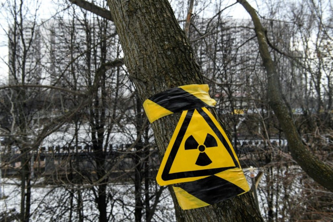 Los activistas dijeron que habían registrado niveles de radiación más altos de lo habitual en el sitio, que contiene desechos radiactivos enterrados en la era soviética anterior a Chernobyl, cerca de donde se planea construir una nueva autopista de ocho c