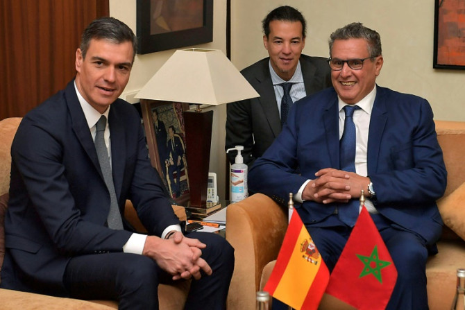 El español Pedro Sánchez, a la izquierda, se reunió con su homólogo marroquí Aziz Akhannouch en Rabat en la primera reunión de alto nivel desde 2015.
