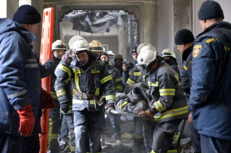Rusia bombardeó Kharkiv, la segunda ciudad de Ucrania, matando a varios civiles