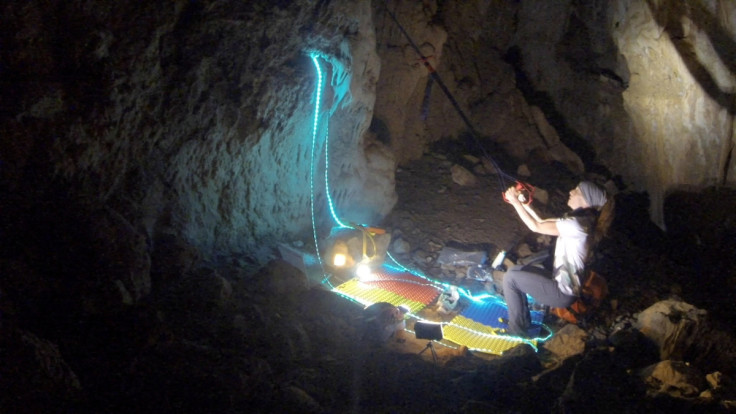 Beatriz Flamini, montañera española fotografiada en una cueva de Motril