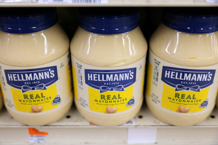Hellmann&#39;s, una marca de Unilever, se ve en exhibición en una tienda en Manhattan, Ciudad de Nueva York