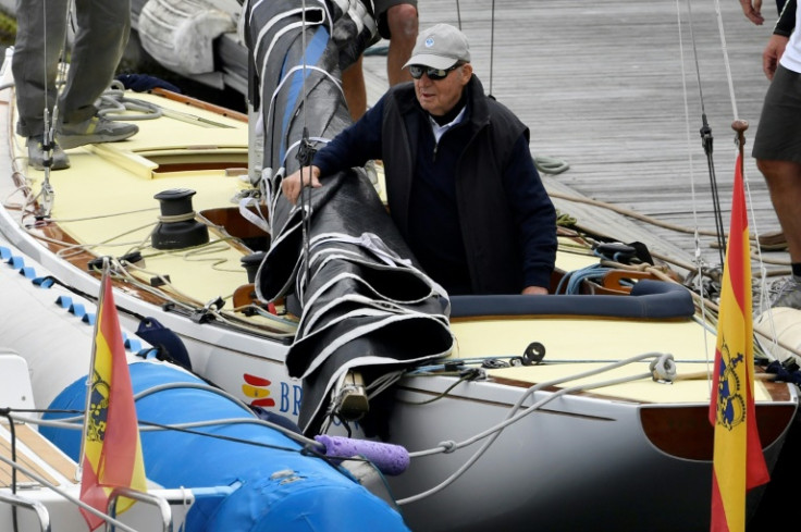 El ex rey español Juan Carlos I, de 85 años, volvió a casa por segunda vez para ver su yate competir en una regata en la localidad noroccidental de Sanxenxo.