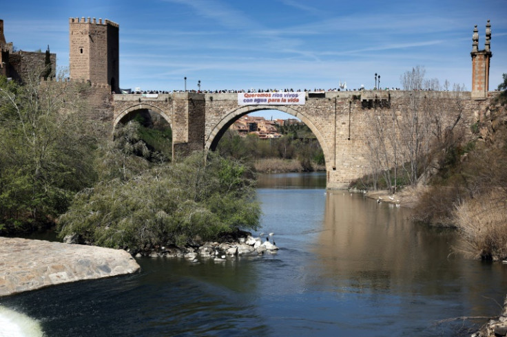 Casi la mitad de las exportaciones de frutas y verduras de España son regadas por enormes transferencias de agua del río Tajo, cientos de kilómetros al norte.