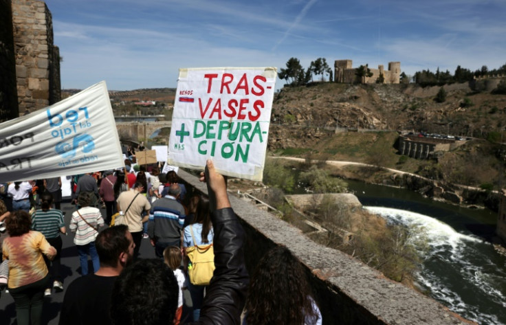 La batalla política por el agua en el período previo a las elecciones de este mes ha creado algunos extraños compañeros de cama.