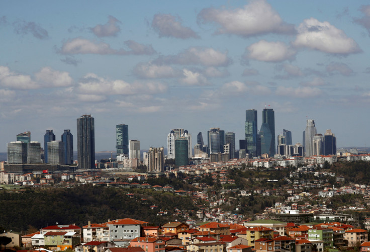 Los rascacielos se ven en el distrito financiero y de negocios de Levent, que forma parte de la sede de los principales bancos y empresas, en Estambul.