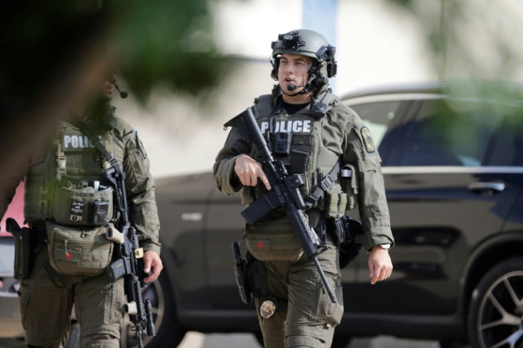 Un oficial de policía &#39;neutralizó&#39; al pistolero sospechoso de realizar un tiroteo masivo en un centro comercial outlet en Allen, Texas, el último espasmo de violencia armada en los Estados Unidos.