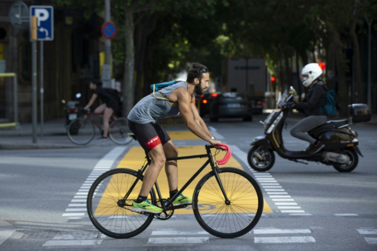 Colau espera la reelección en Barcelona, destacando logros como rutas amigables para peatones y bicicletas