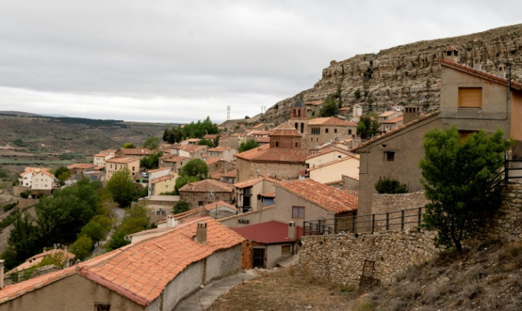 En el Aragón rural, muchos pueblos están sufriendo a medida que mueren sus residentes mayores y los jóvenes se van a buscar trabajo.