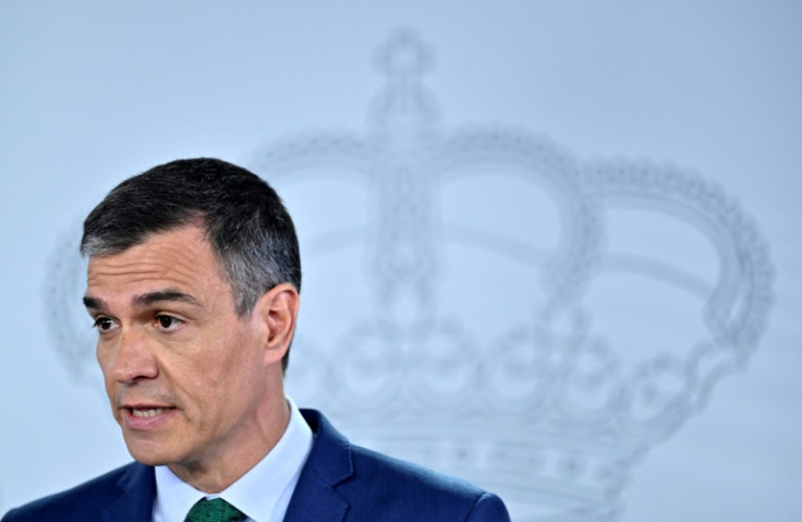 El primer ministro Pedro Sánchez dijo que había informado al rey Felipe VI de su decisión de disolver el parlamento y convocar elecciones generales