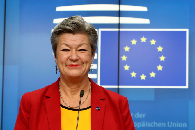 La comisaria europea de Asuntos Interiores, Ylva Johansson, celebra una conferencia de prensa después de una videoconferencia de los ministros del Interior de la UE en Bruselas.
