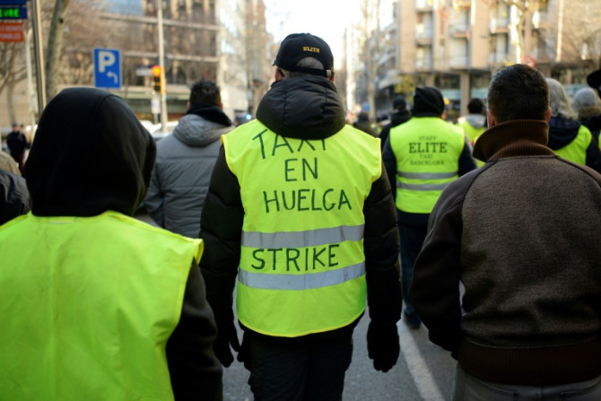 Los taxistas de Barcelona protestaron contra la competencia de empresas de transporte como Uber y Cabify en 2018 y 2019, lo que provocó la introducción de restricciones por parte de las autoridades de la ciudad.