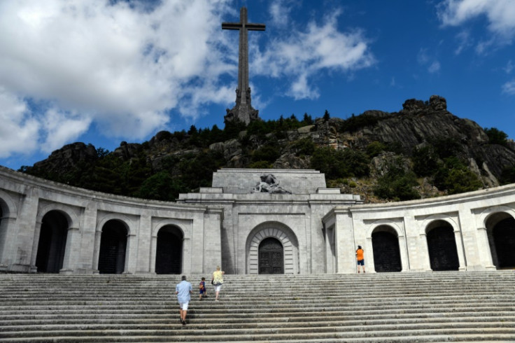 El enorme mausoleo en la ladera fue construido después de la guerra civil por el régimen de Franco, en parte gracias al trabajo forzoso de 20.000 presos políticos.