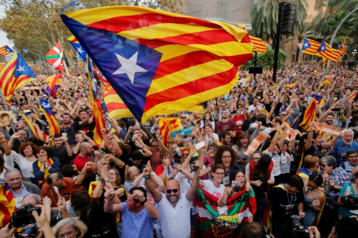 En 2017, el gobierno catalán siguió adelante con un referéndum de independencia prohibido y luego emitió una declaración de independencia de corta duración.