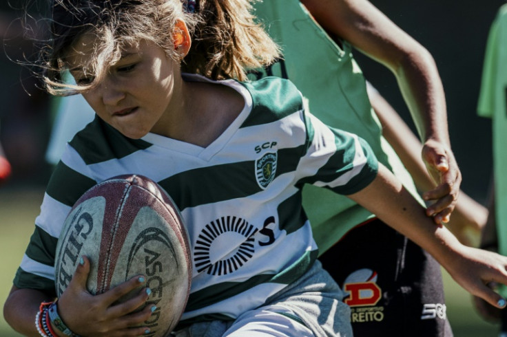 La academia de verano de Direito atrae tanto a niñas como a niños, ya que el club tiene como objetivo presentar el rugby a una nueva generación.